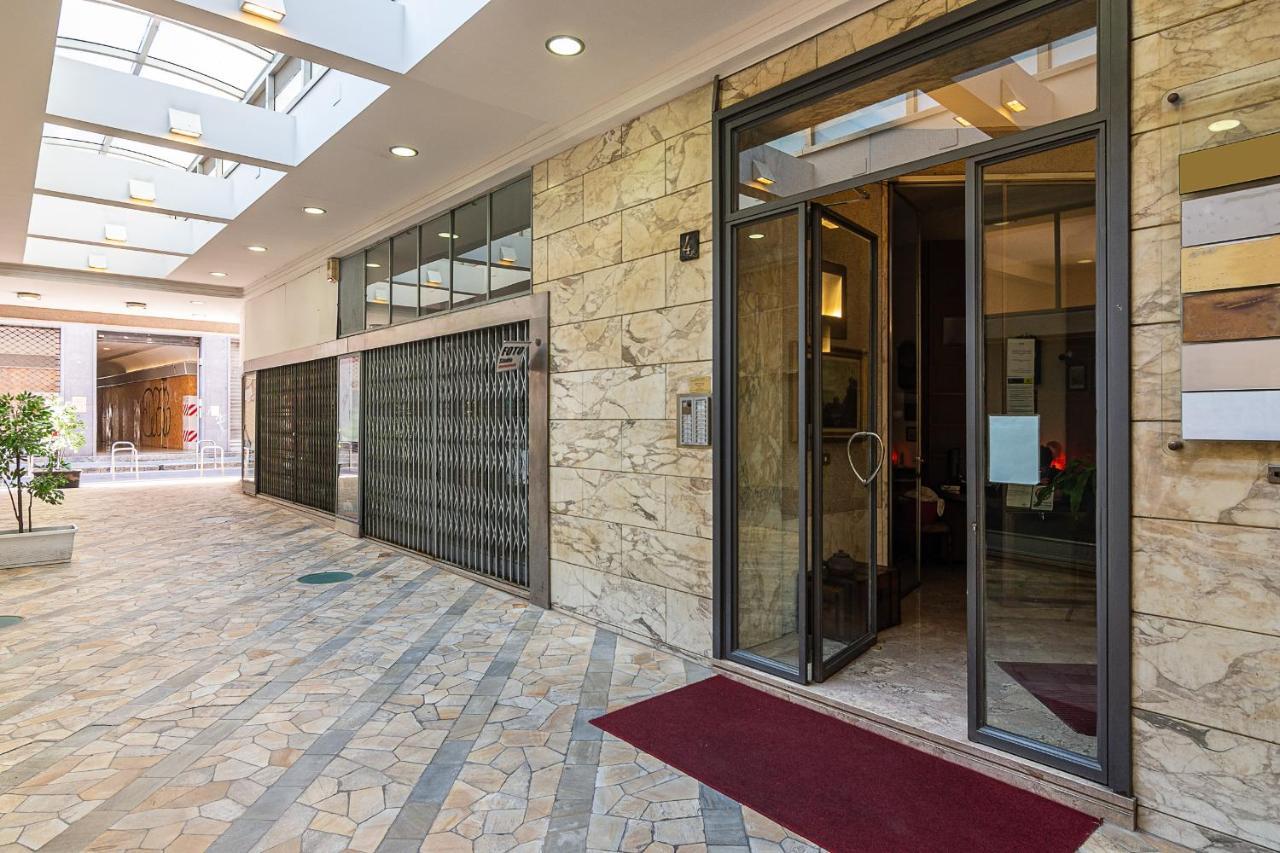Classbnb - Two Apartments 400 Meters From The Duomo Milan Exterior photo